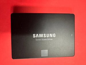 Samsung MZ-75E250BW 850 EVO 250GB SATA 6Gb/s 3D V-NAND 2.5" Solid State Drive